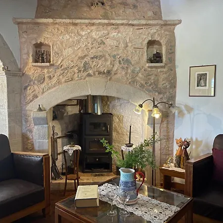 Accetto, Stone House With Pool Hébergement de vacances *